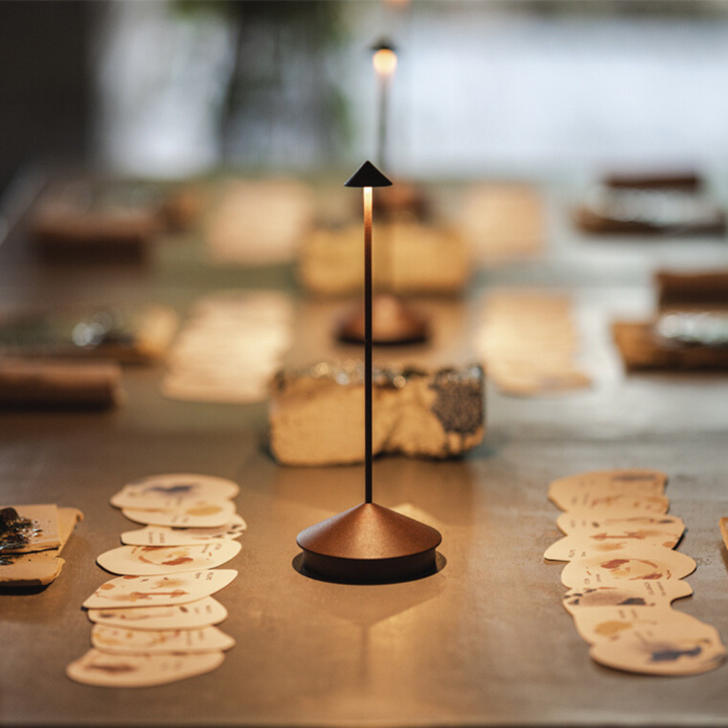 Luminária De Mesa Portátil Dilla