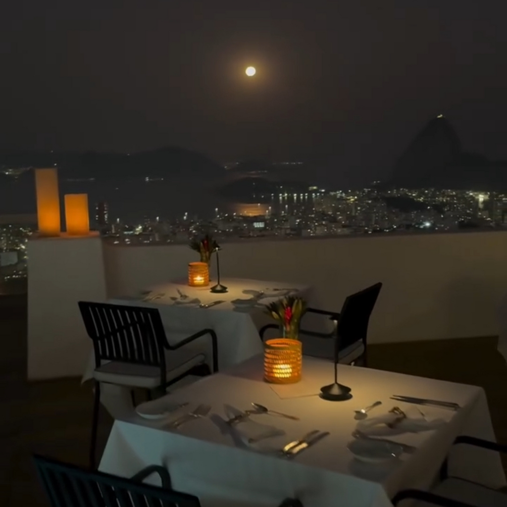 Luminária De Mesa Portátil Dilla