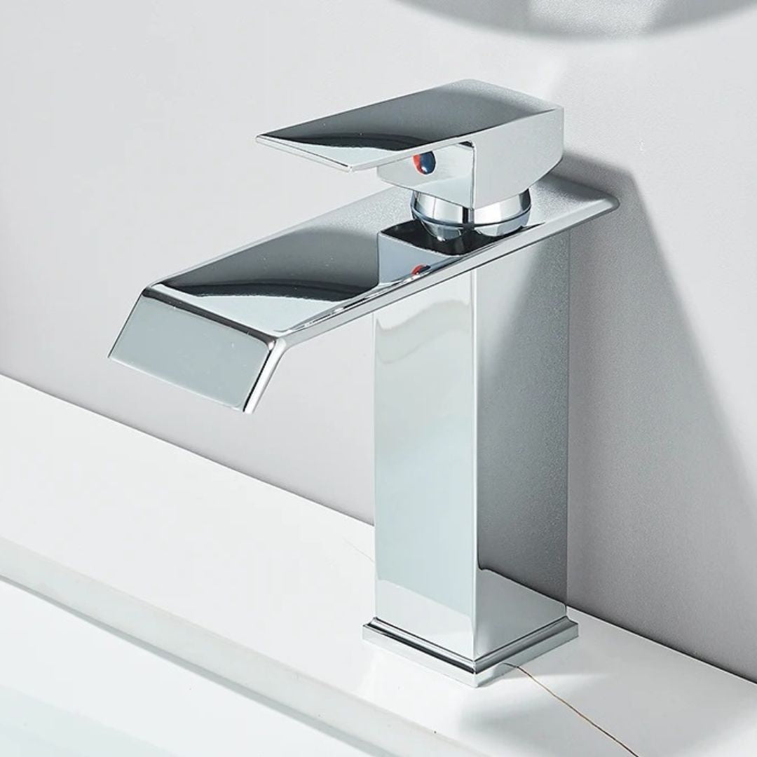 Torneira Banheiro Monocomando Cascata Preta Dourada Bica Baixa Quadrada