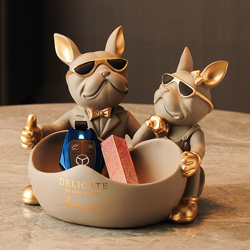 Estatueta Decorativa BullDog Francês Casal Edição Limitada - Suporte de Madeira Brinde