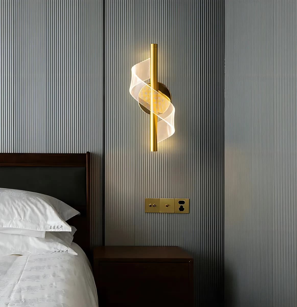 Arandela De Parede Transparente Skylight Bivolt Metal e Acrílico